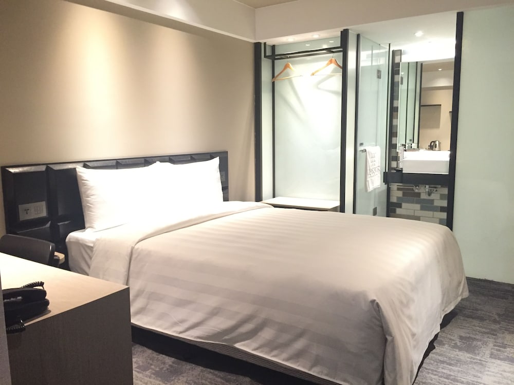 DOUBLE ROOM (NO WINDOW)