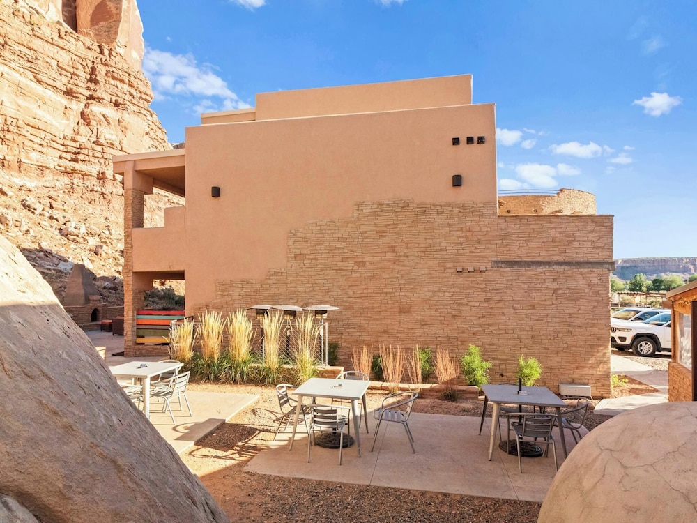 Bluff Dwellings Resort 40/67