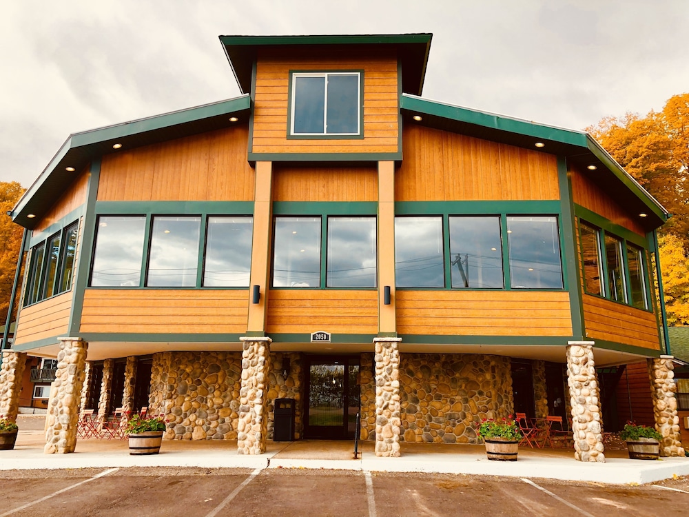 Econo Lodge Lakeview 2/44