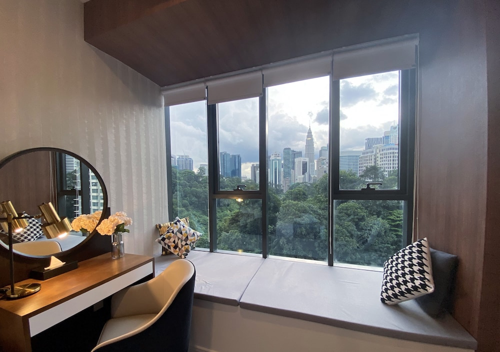 Ceylonz Suites by MyKey Global 55/56