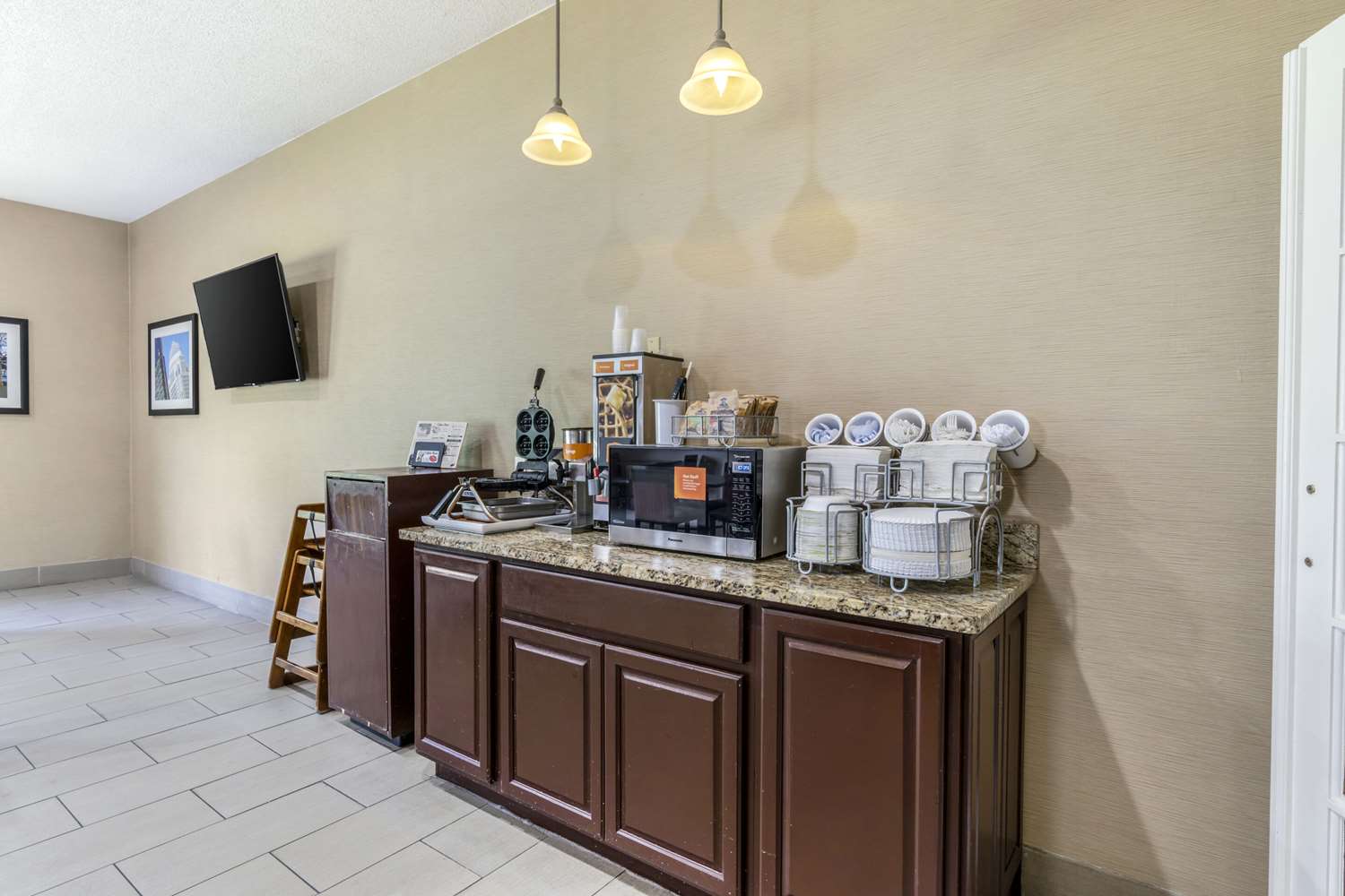 Comfort Inn & Suites La Grange - Louisville Area 5/24