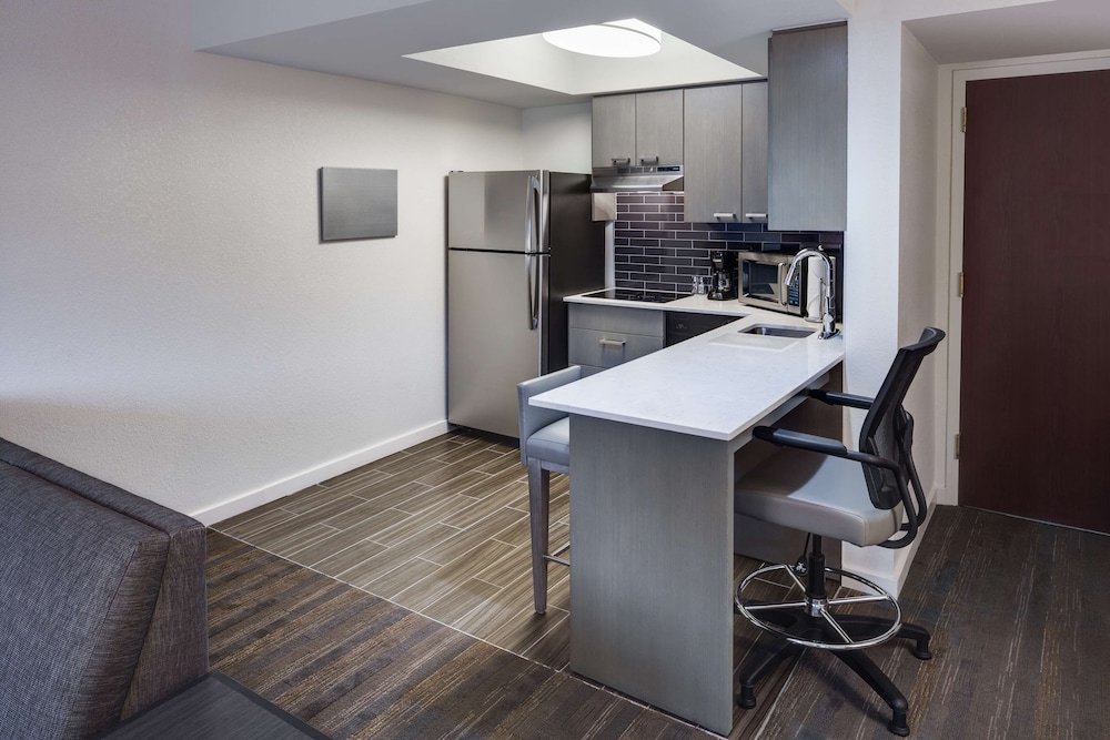 HYATT house Boston/Waltham 56/66