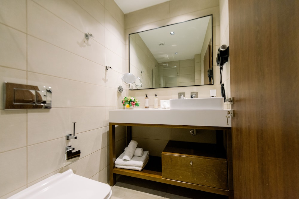 Junior Suite, Queen Bed, Sofa, Ray Hotel Corfu 4/4