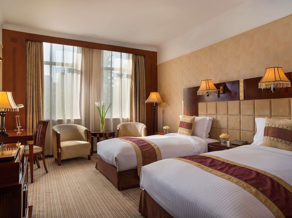 Grand Mercure On Renmin Square 17/64