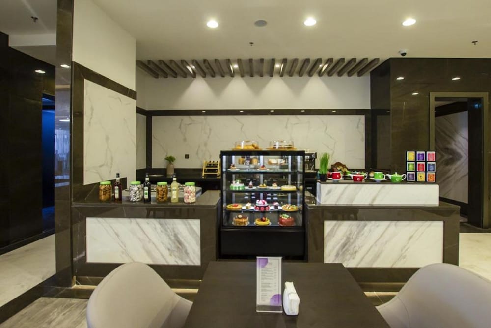 TIME Onyx Hotel Apartments 40/47