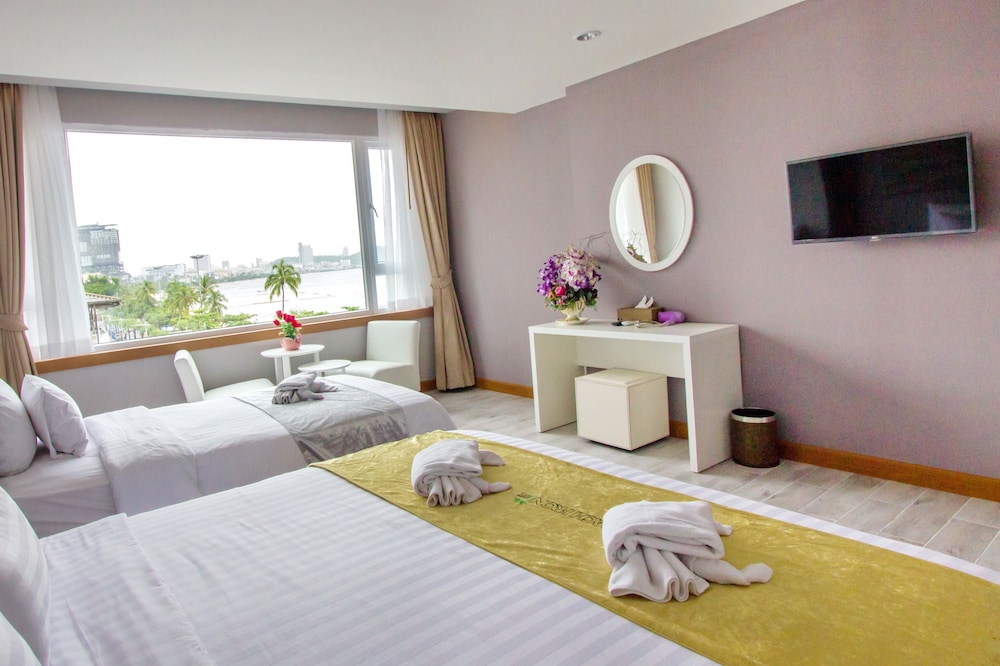 The Beach Front Resort Pattaya 37/87