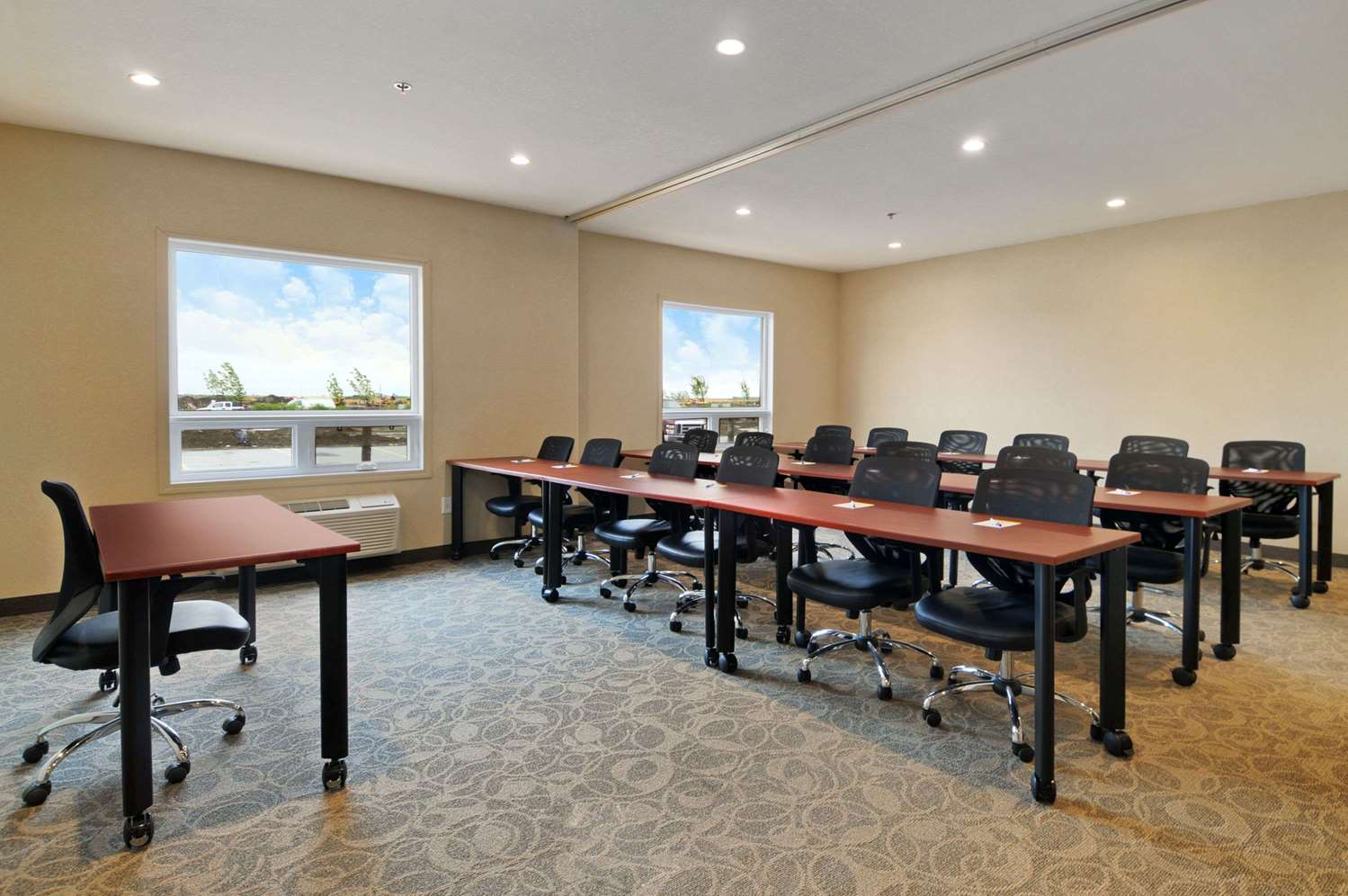 Days Inn by Wyndham Regina Airport West 44/53