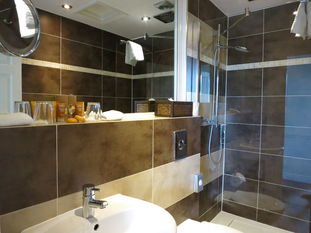 The Studley Hotel 44/50