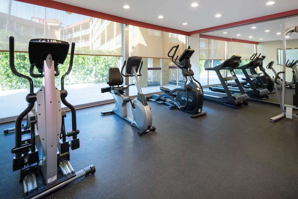 Ramada by Wyndham Burbank Airport 23/51