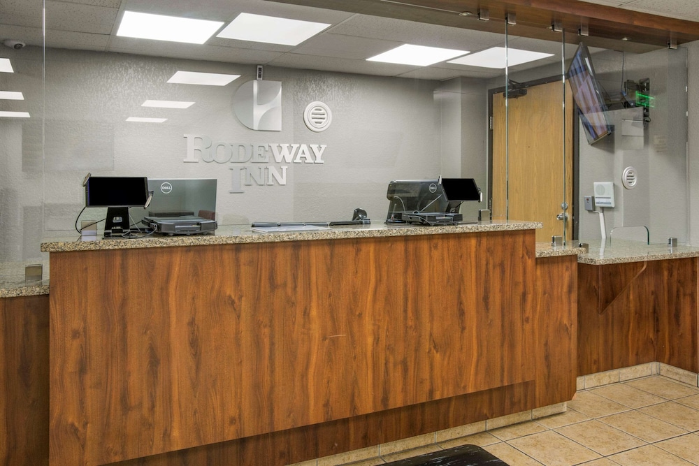 Rodeway Inn & Suites Grand Rapids Southeast 8/39