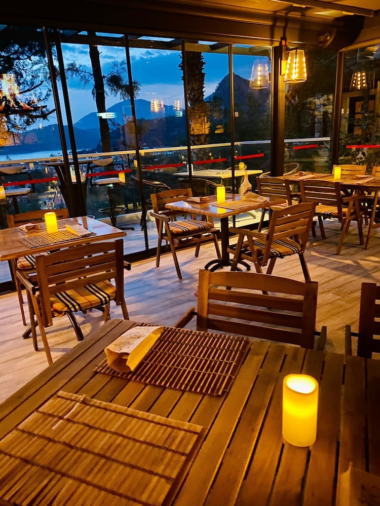 restaurant cafeteria