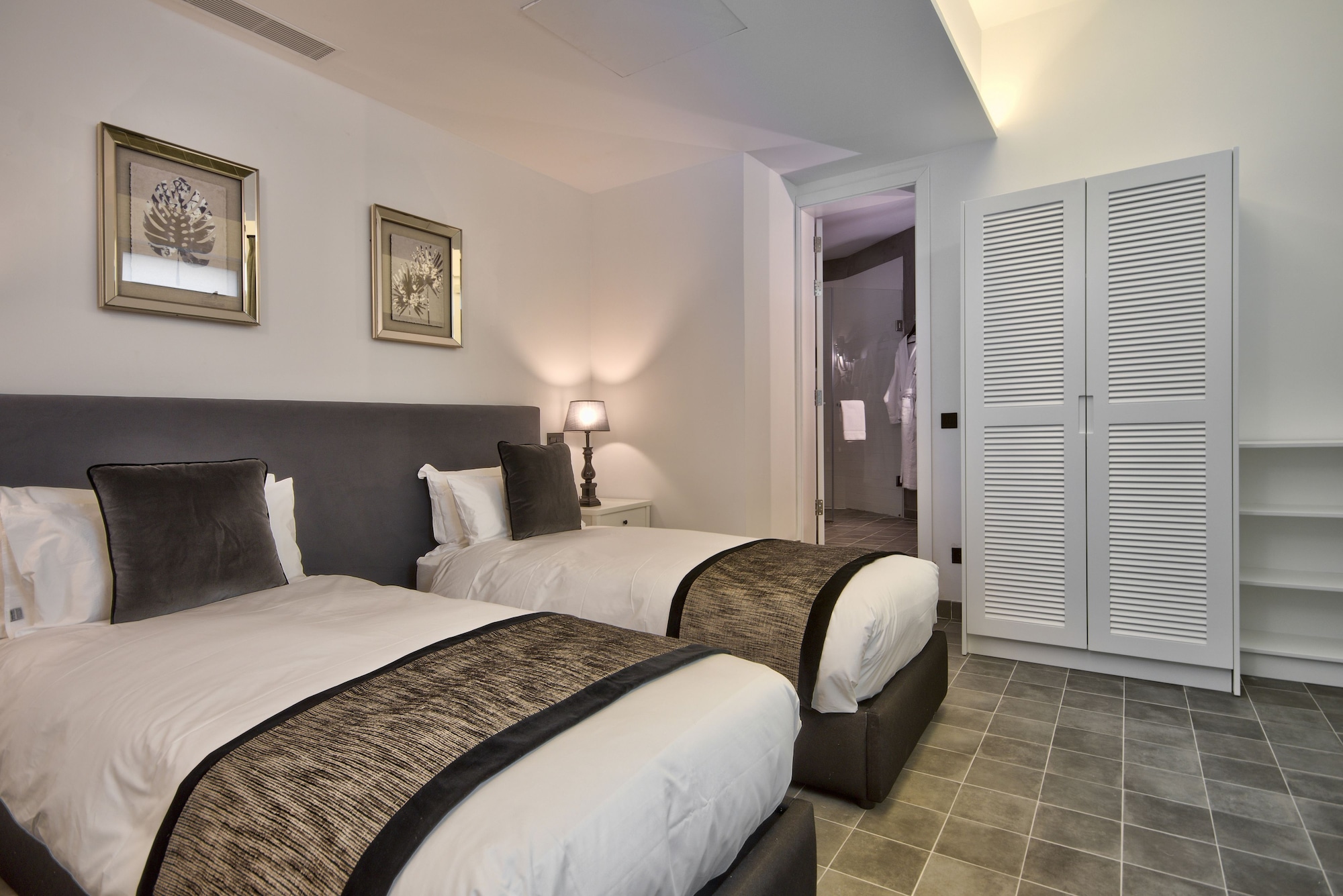 DELUXE, DOUBLE BED, COURTYARD VIEW