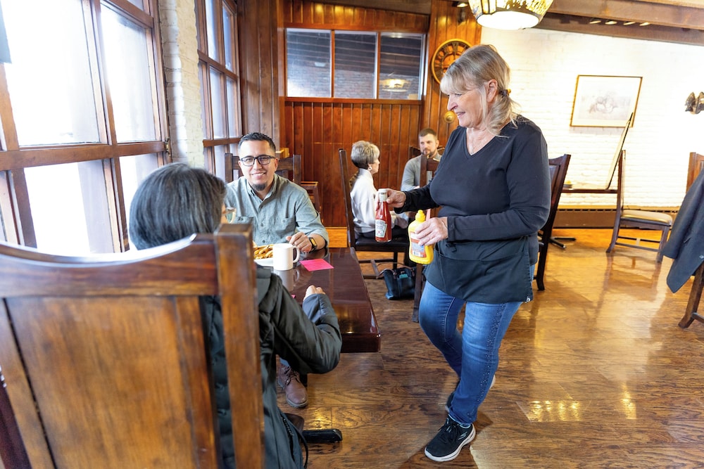 Dude Rancher Lodge 12/50