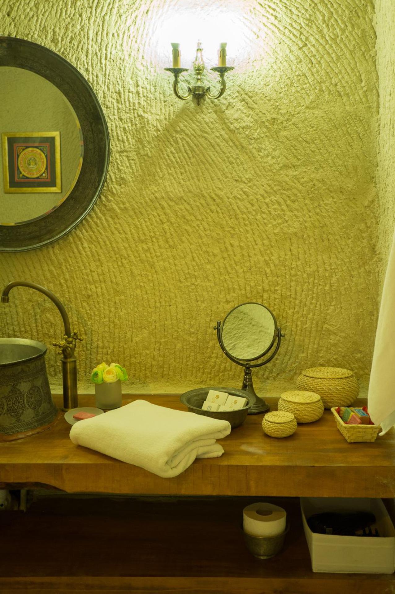 جناح، Hezen Cave Hotel 5/5