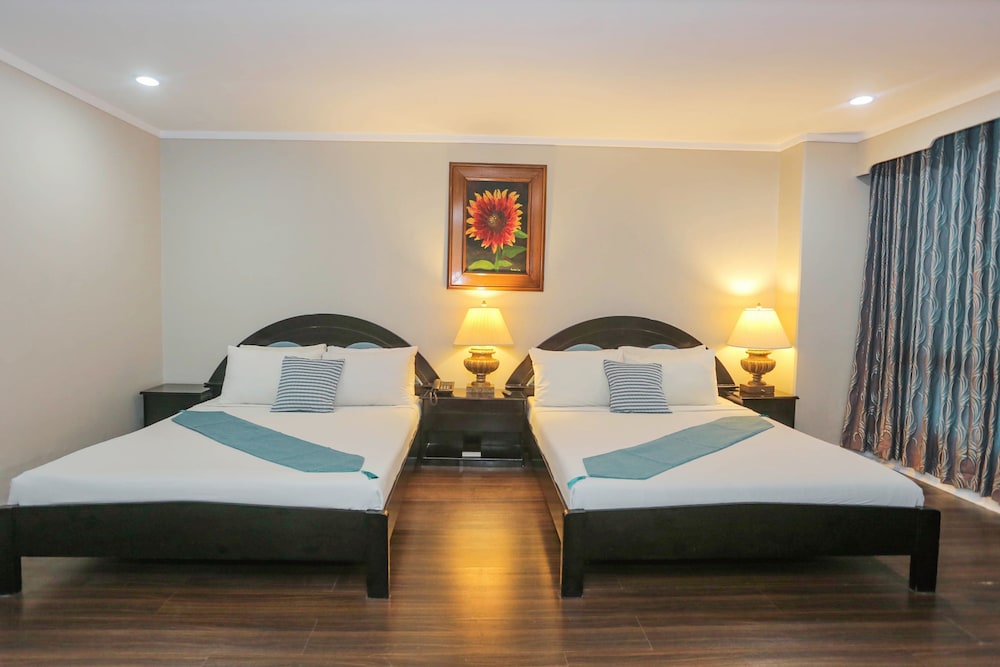 Holiday Plaza Hotel 63/86