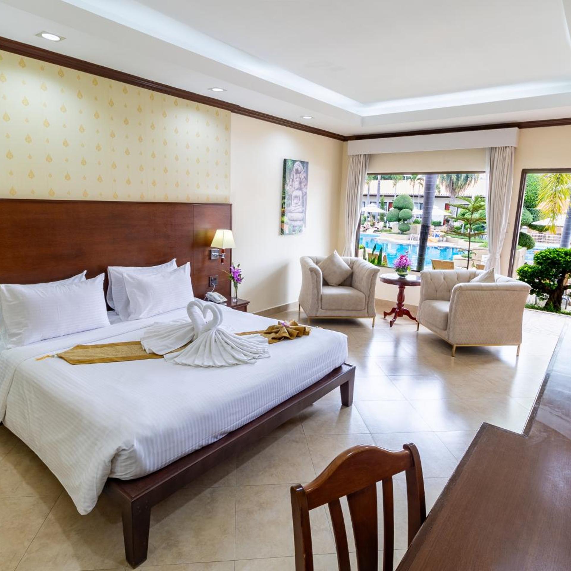 Deluxe, King Bed, Pool Access