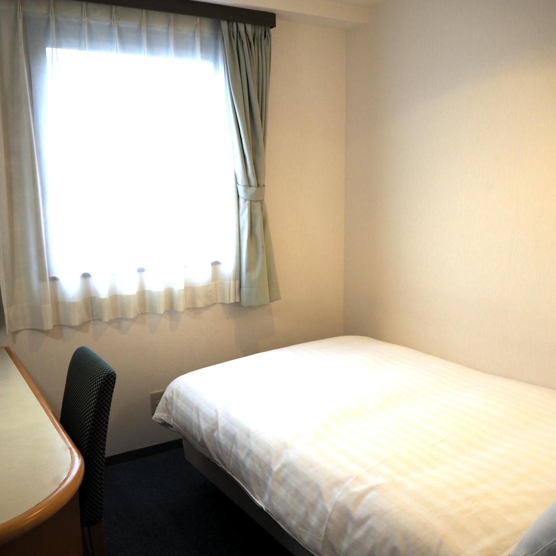 ROOM, SINGLE