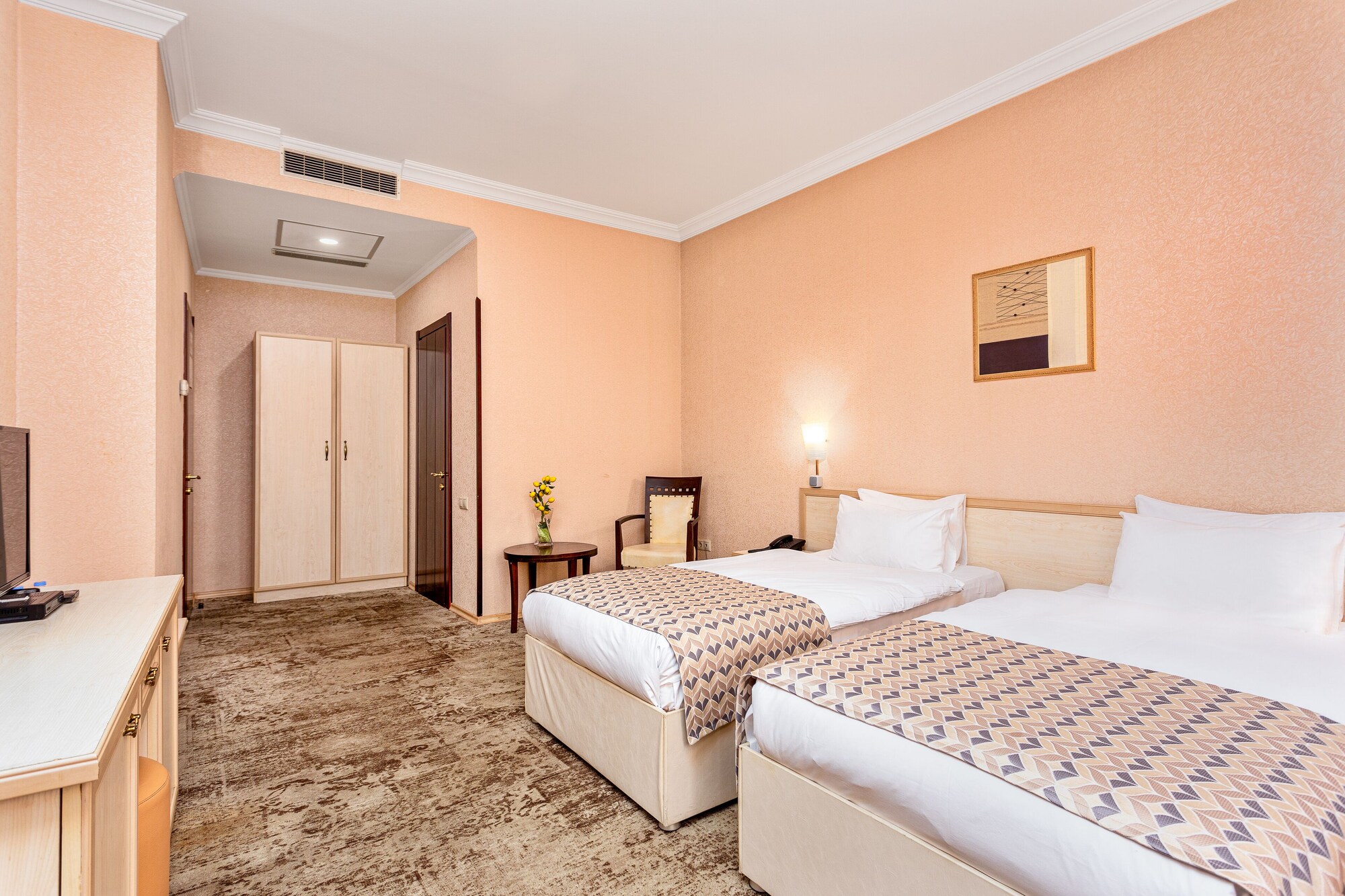 ROOM, TWIN BEDS
