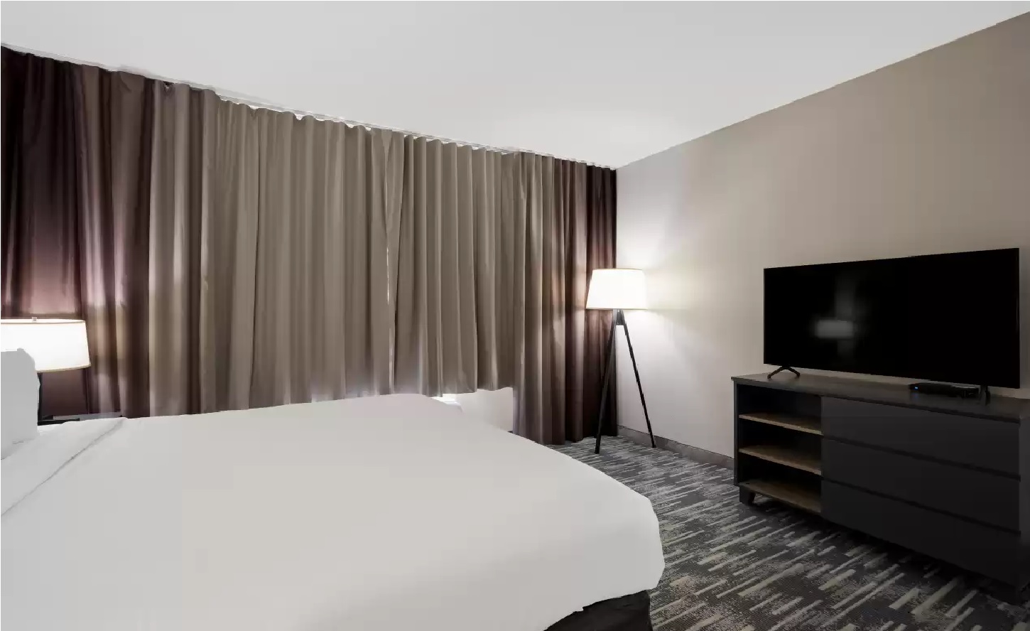 ROOM, KING BED