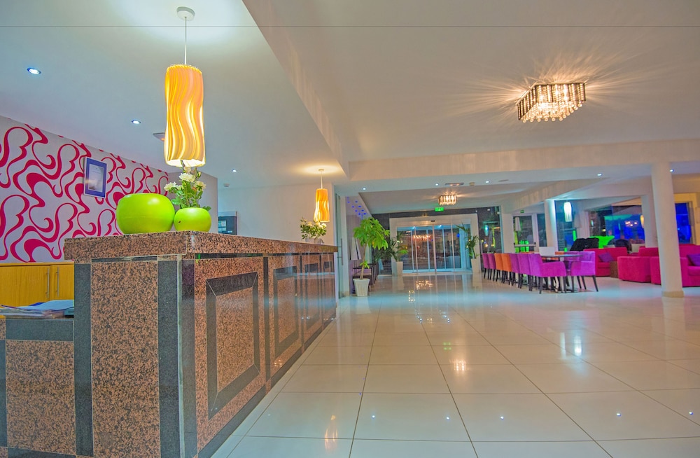 Marlita Beach Hotel Apartments 7/50