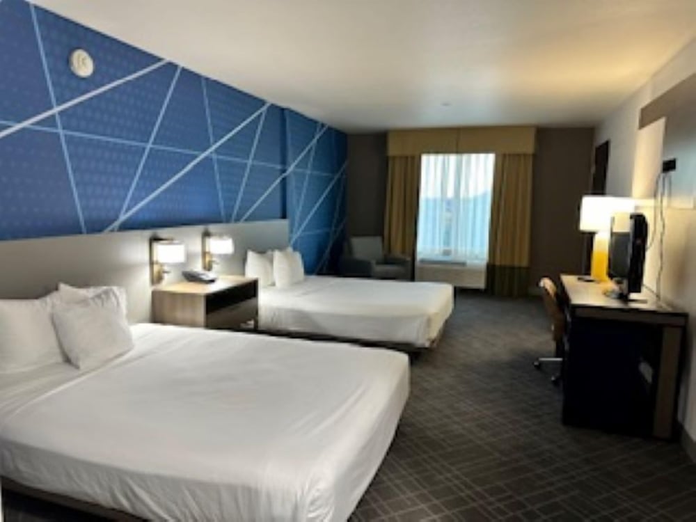 Comfort Inn & Suites Frisco East - McKinney 22/65