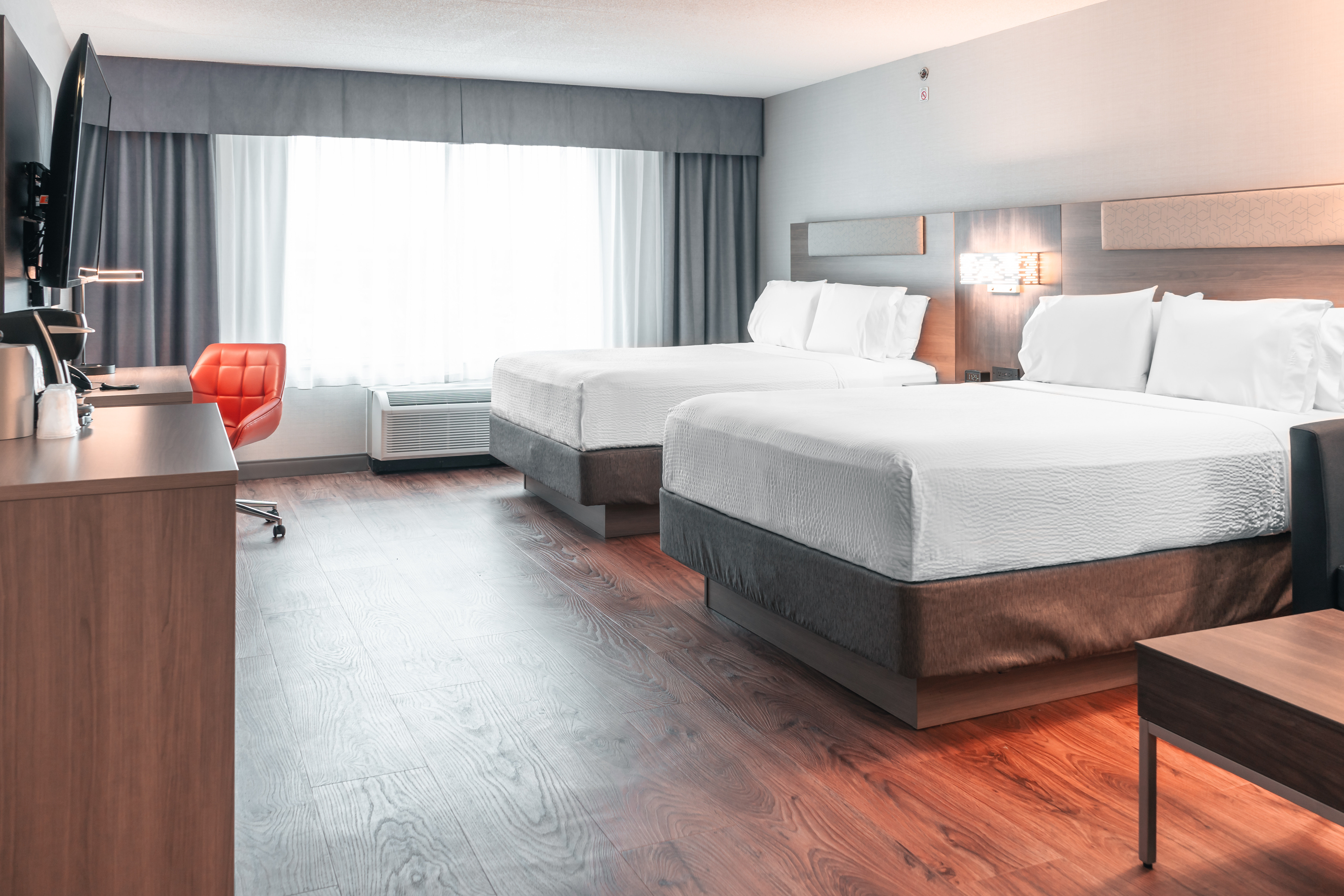 Holiday Inn Express Hotel Suites Kingston 33/72