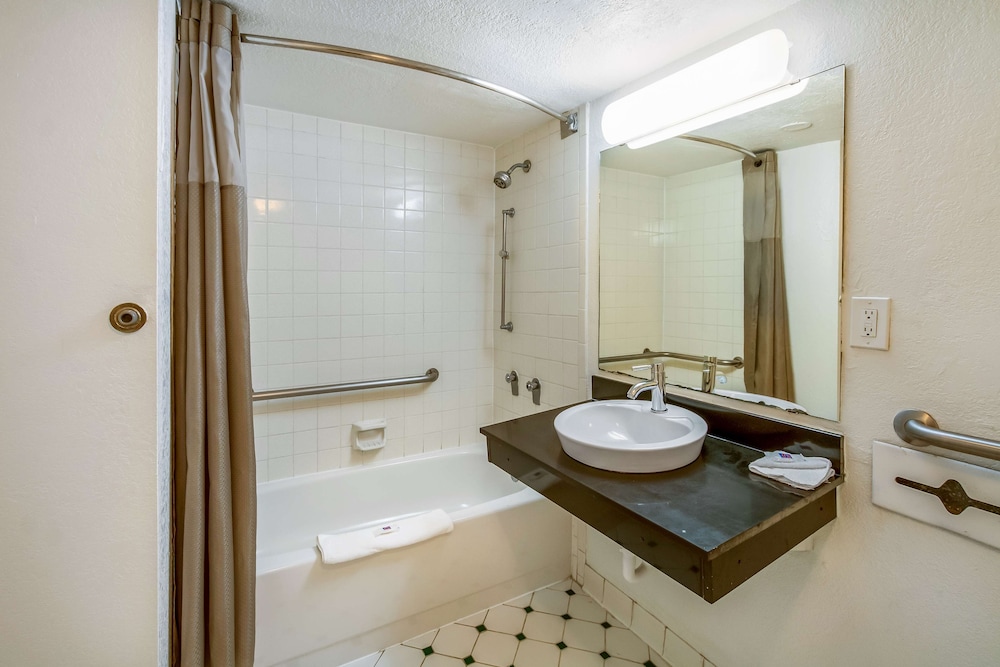 Motel6 Euless, TX - DFW West 33/33