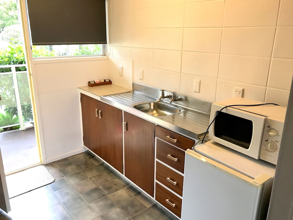 Greenview Motel 6/50