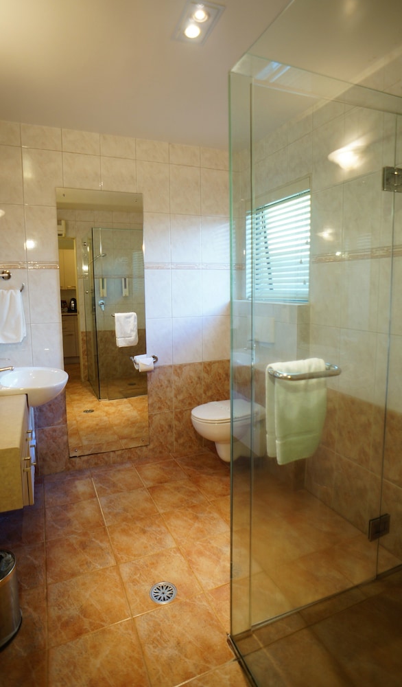 Cornwall Park Motor Inn 30/47