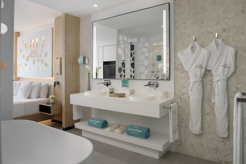 Royal Hideaway Corales Beach, part of Barcelo Hotel Group - Adults Only 68/69