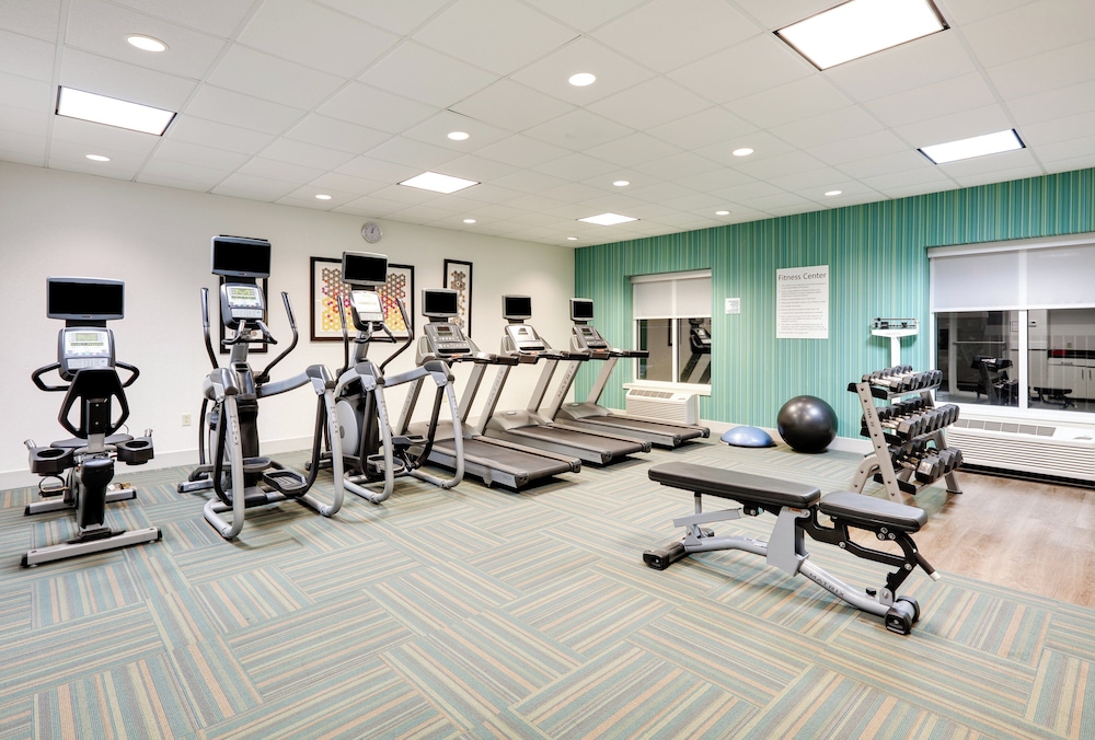 Holiday Inn Express Suites Dublin 26/34