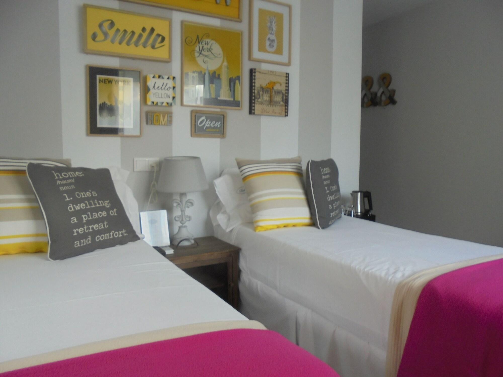 Hostal Tak 35/54