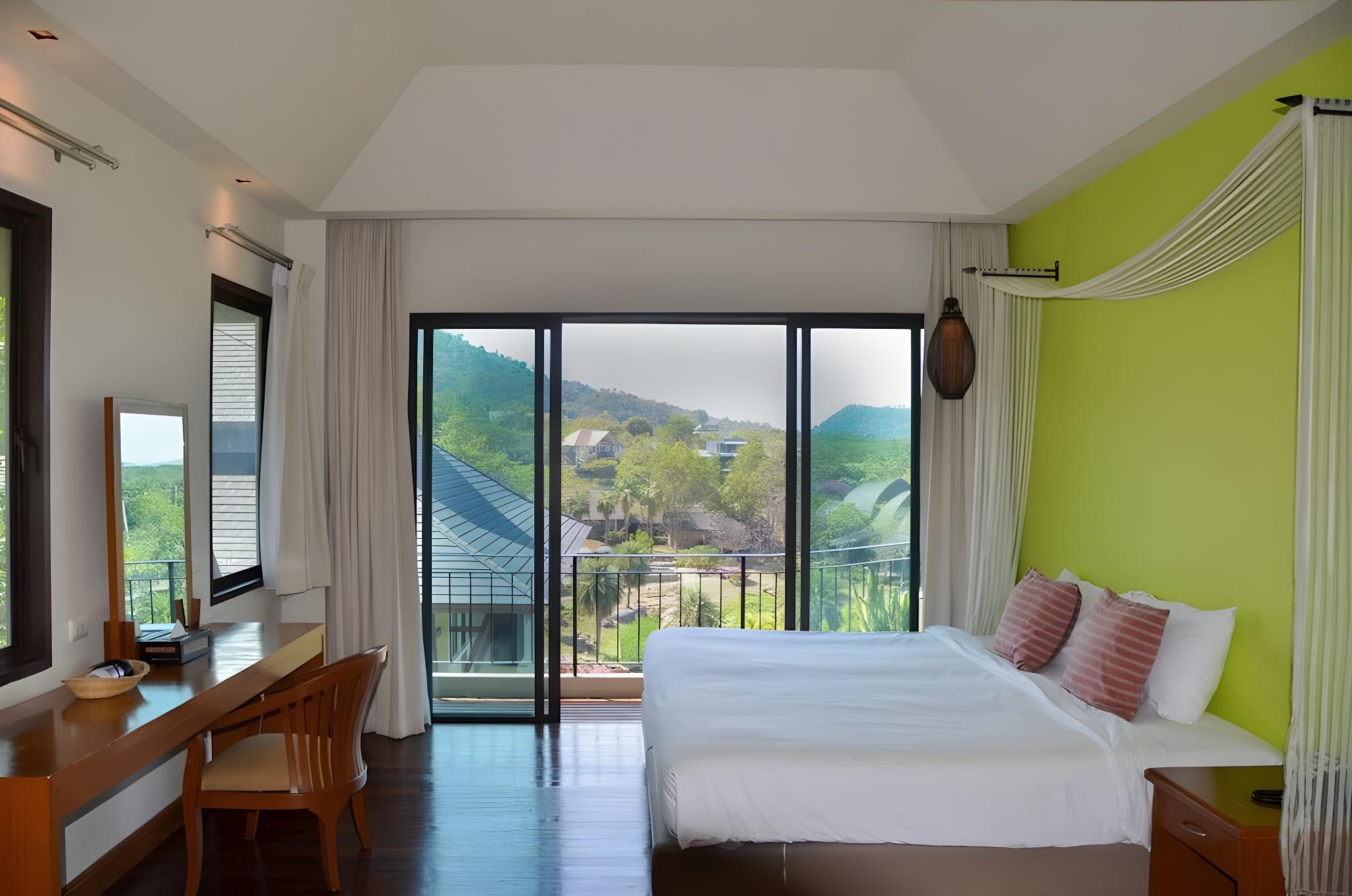 VANA, SUITE, LAKE VIEW