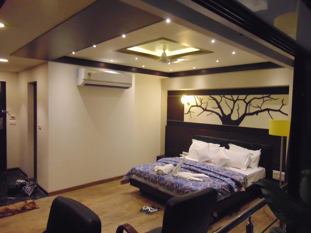 Hotel Grandpragati 20/28