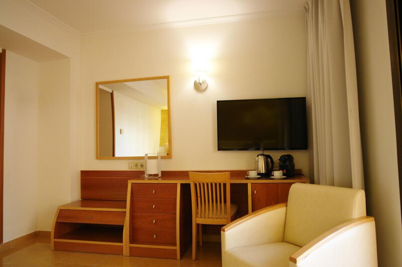 Invisa Hotel La Cala 74/99