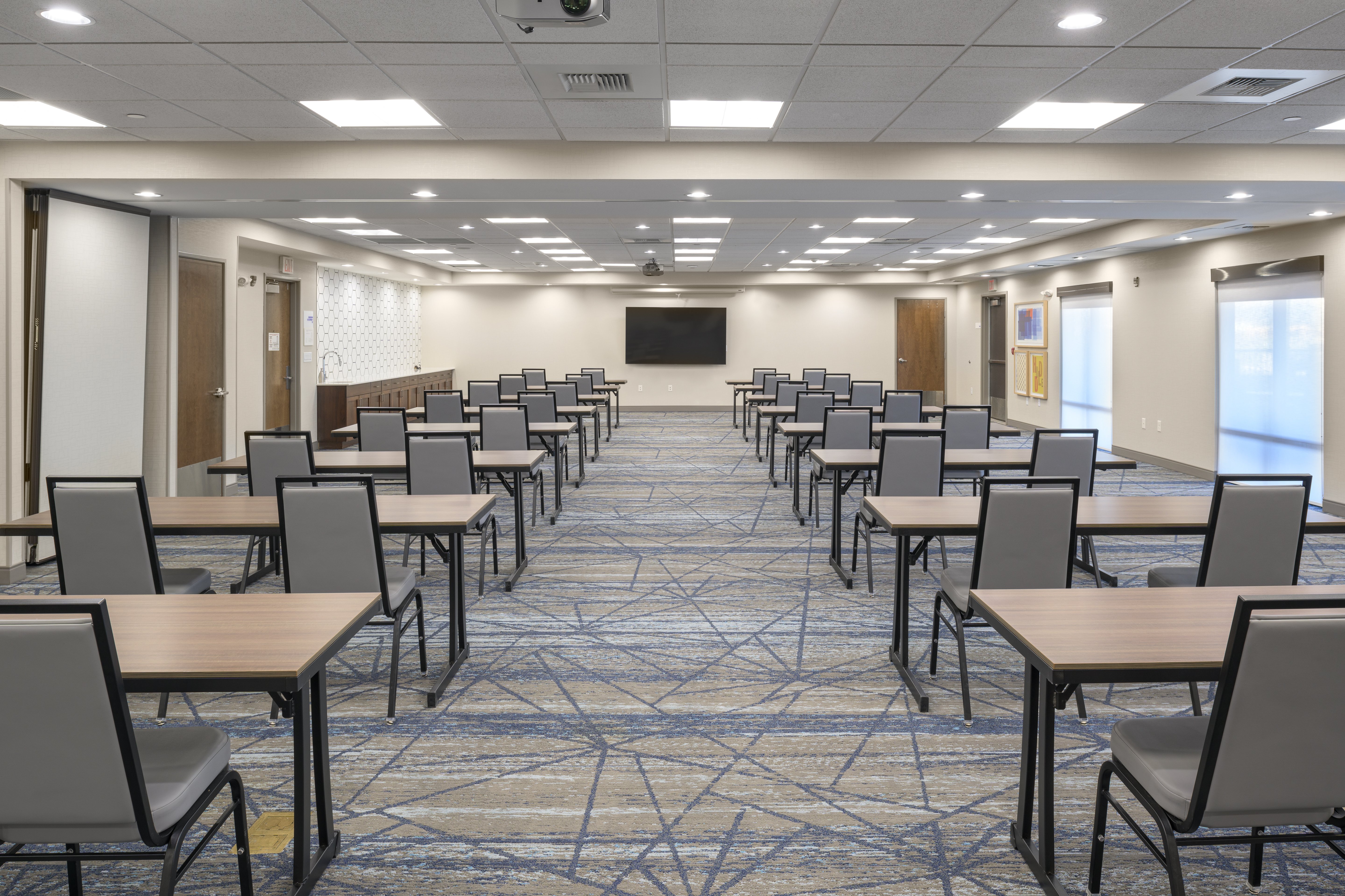 Holiday Inn Express Hotel And Suites Belgrade 52/54