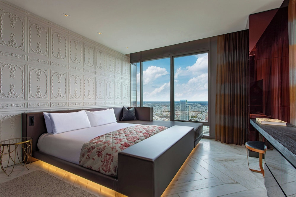 Urban, Suite, King Bed, City View, 2 Bathrooms, Balcony, High Floor