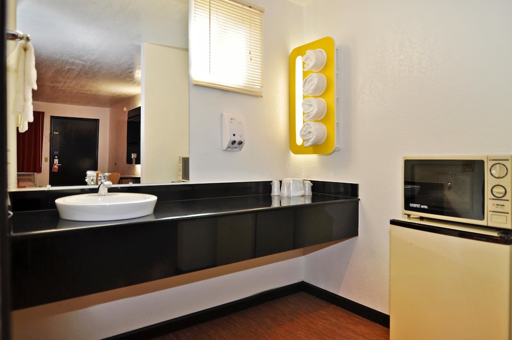 Motel6 Willows, CA 12/60