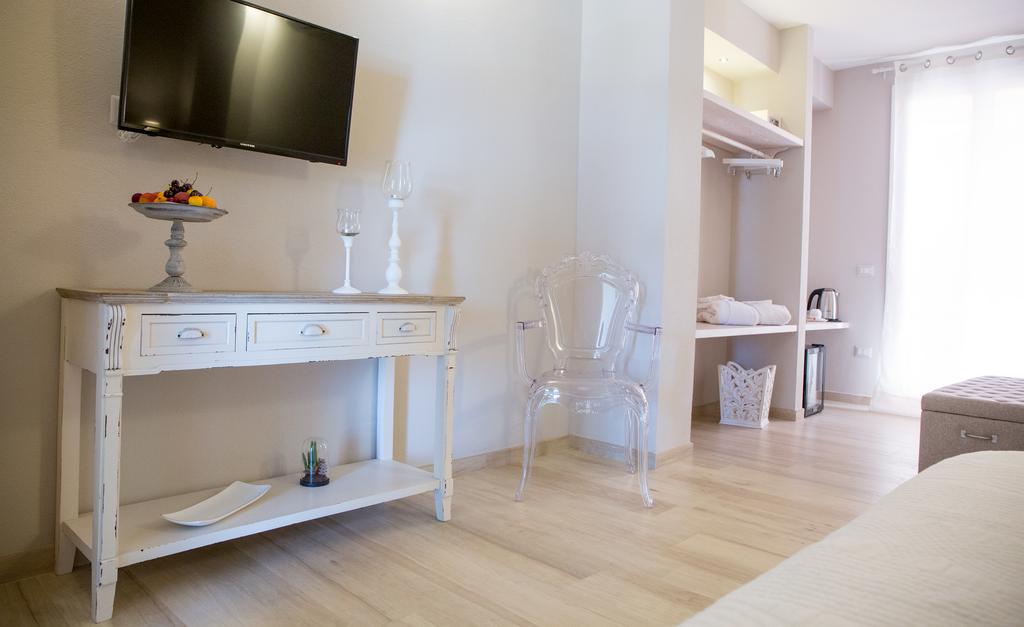 غرفة بسرير مزدوج بشرفة