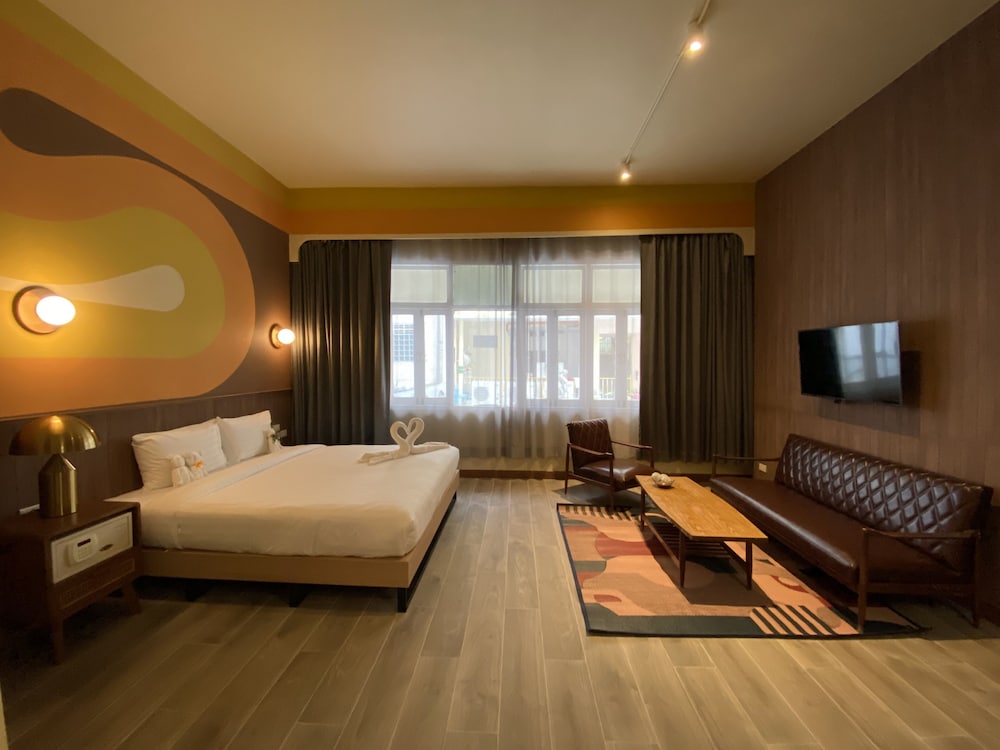 Miami Hotel Bangkok 27/88