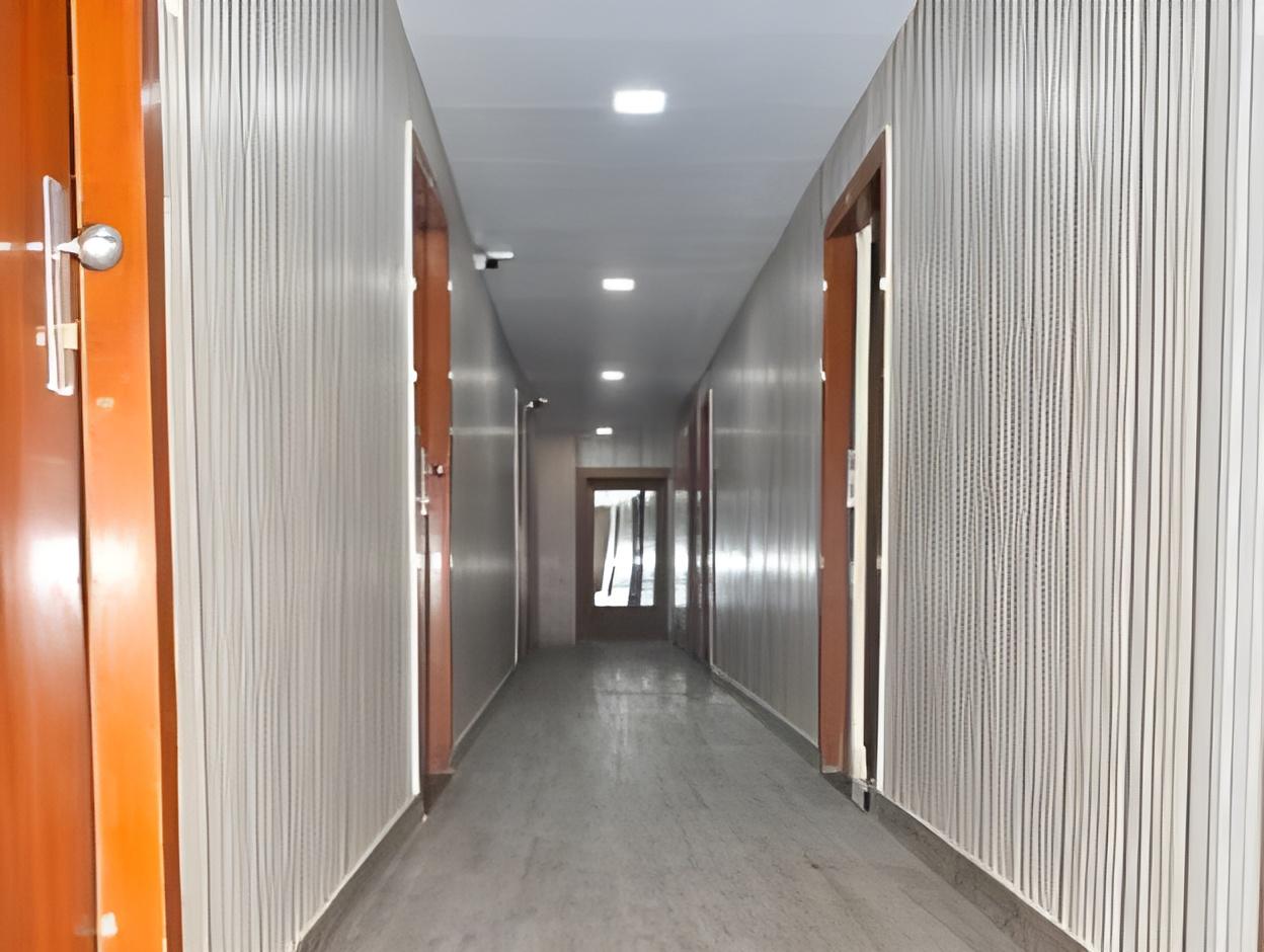 Mumbai Metro - The Executive Hotel 18/42