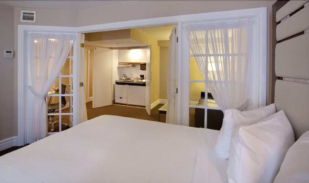 EXECUTIVE, SUITE