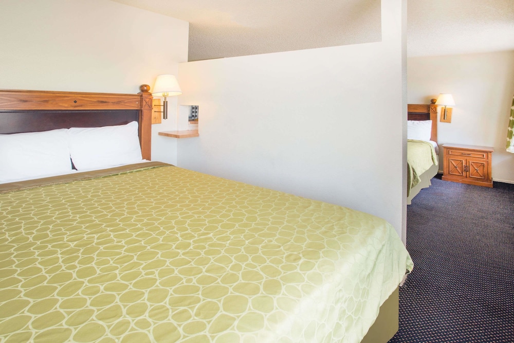 Travelodge by Wyndham Indio 9/21