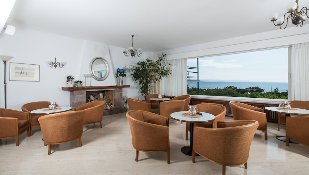 Hotel Delfinia 68/87