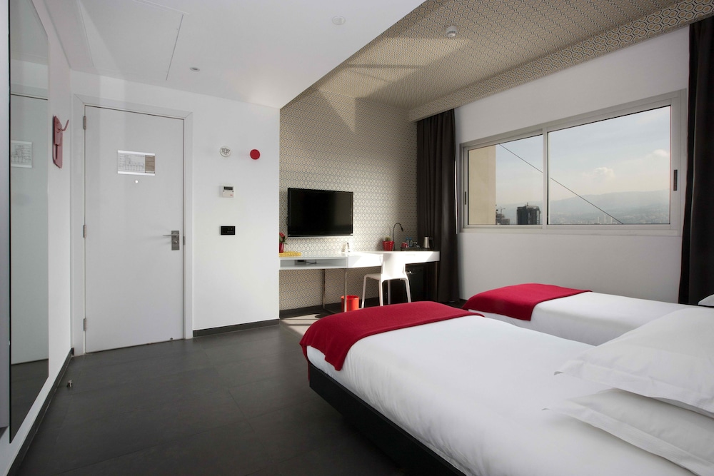Small Ville Hotel 14/84