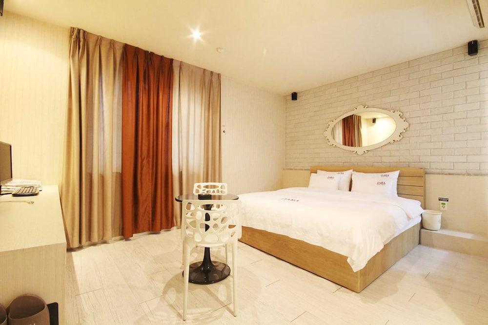 Zara Motel 24/68