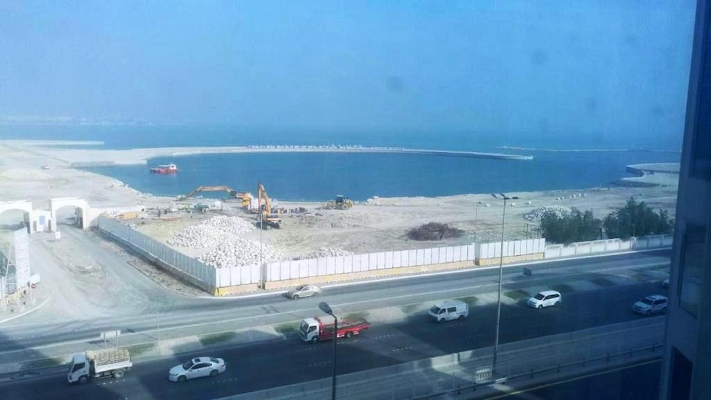 Phoenicia Tower Hotel 63/67