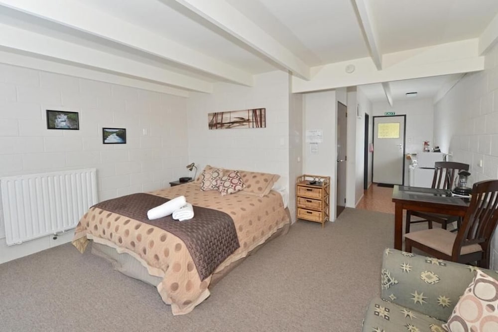 Falls Motel & Waterfront Campground 17/66