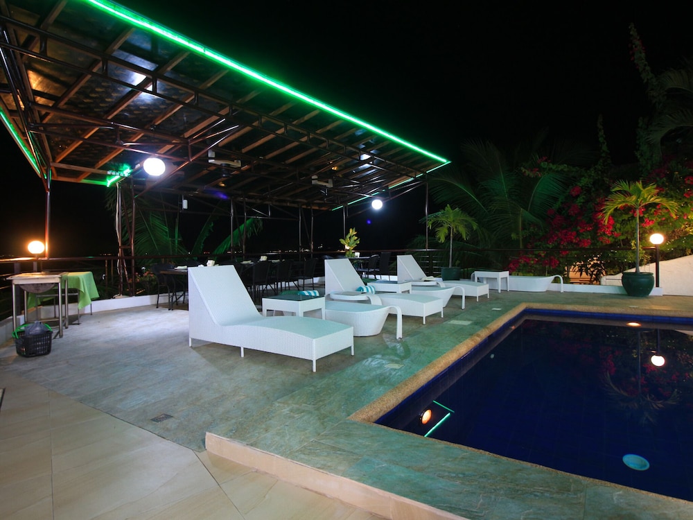 Manarra Seaview Resort 58/67
