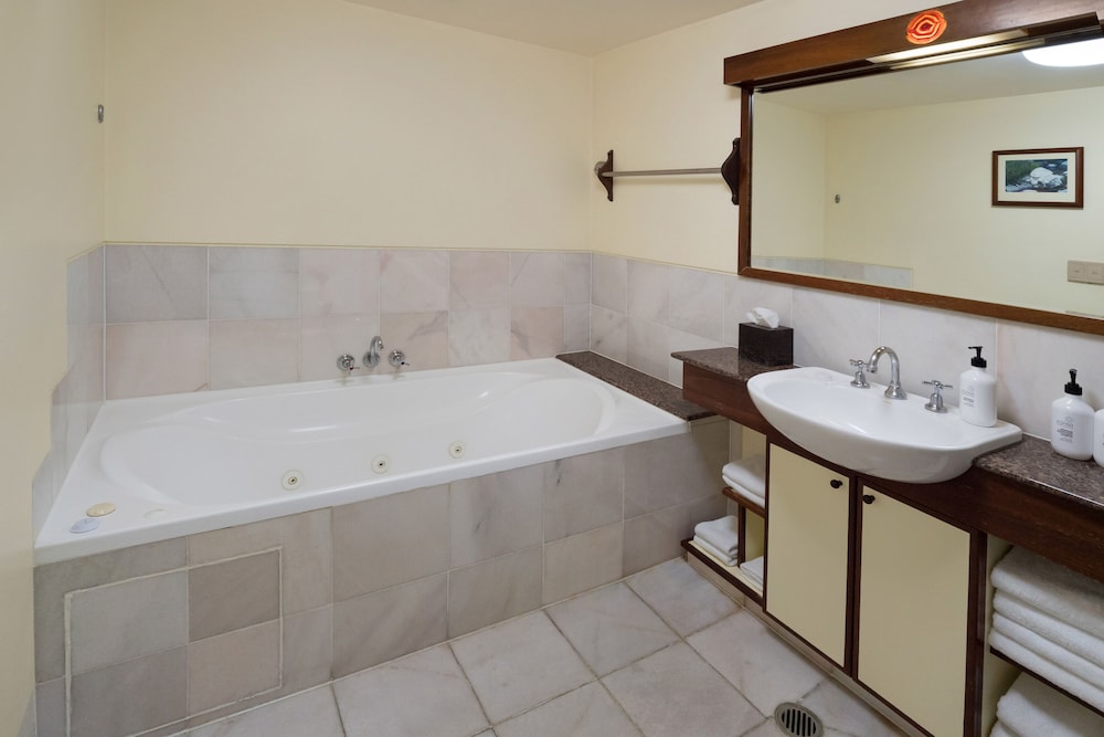 BEACH, CLASSIC, SUITE, KING BED, SOFA, BALCONY